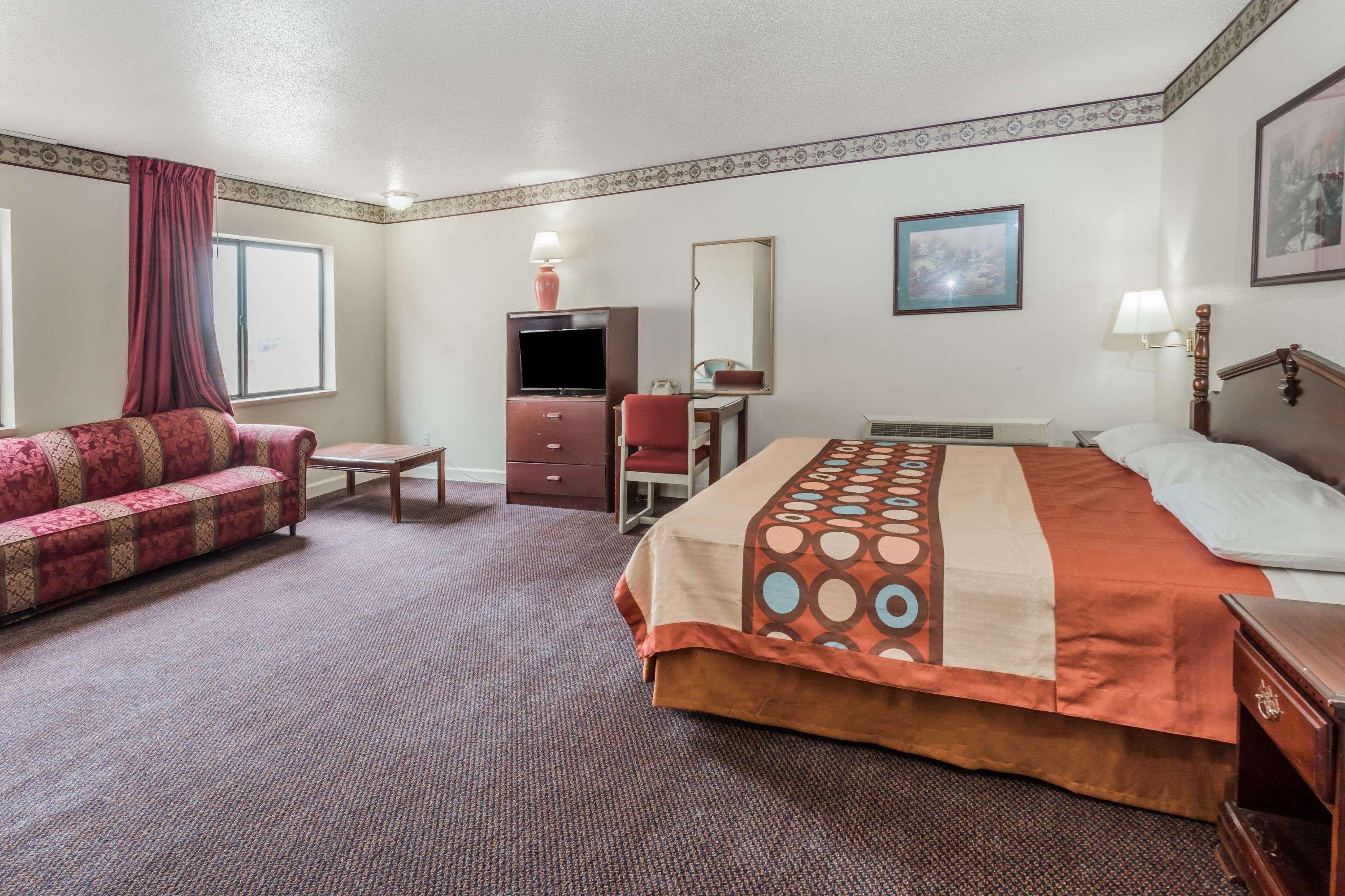 Super 8 By Wyndham Morris Hotel Exterior photo