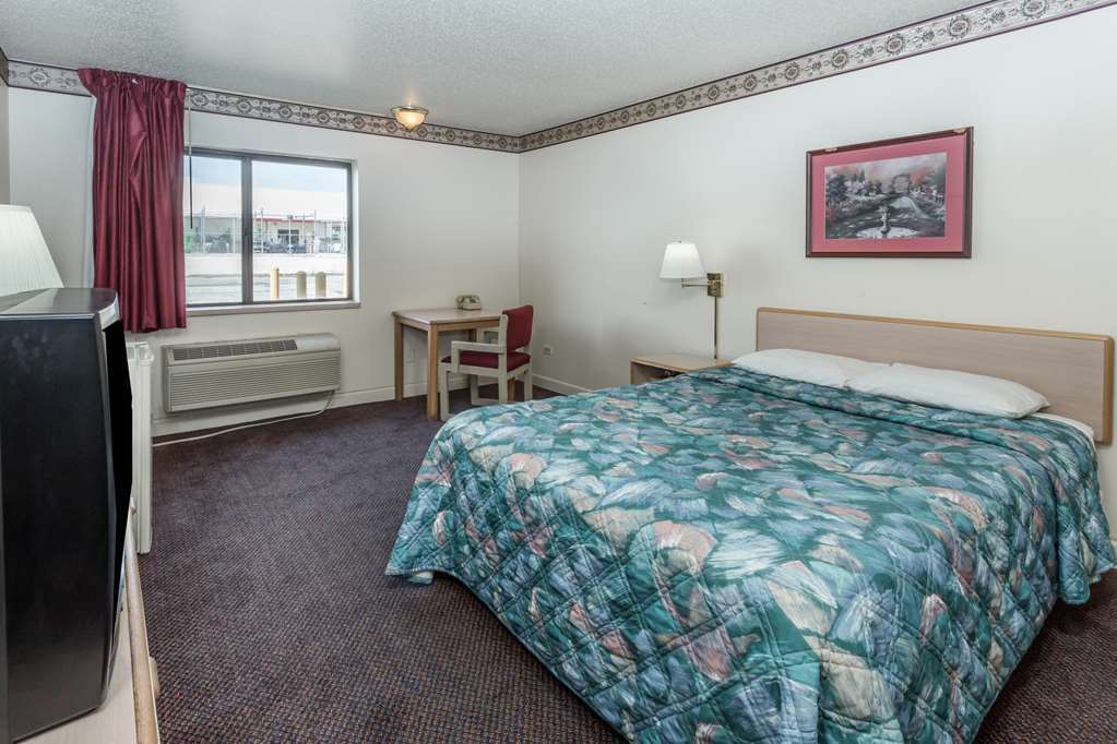 Super 8 By Wyndham Morris Hotel Room photo